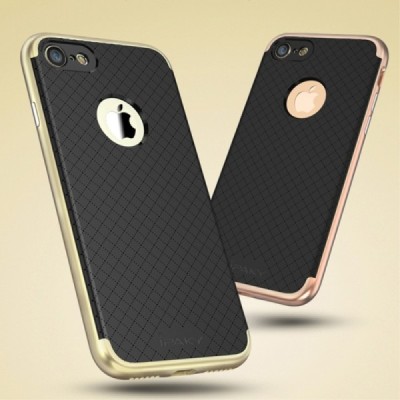 Apple iPhone 7 (iPhone 8) „IPAKY“ kieto silikono TPU juodas (auksiniais apvadais) dėklas - nugarėlė / Priedai.lt