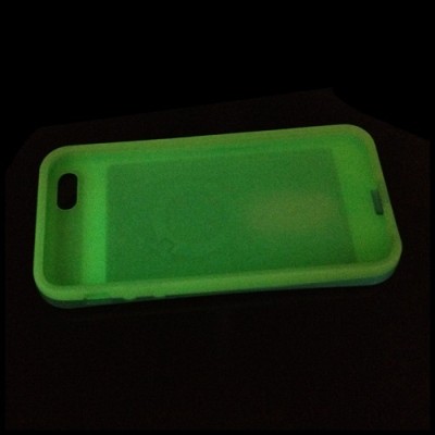 Juodas tamsoje šviečiantis „i-Glow“ silikoninis, plastikinis Apple iPhone SE (5, 5s) dėklas (dėkliukas) / Priedai.lt