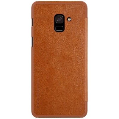 Prabangus „Nillkin“ Qin serijos rudas odinis atverčiamas Samsung Galaxy A8+ 2018 (A730F) dėklas / Priedai.lt