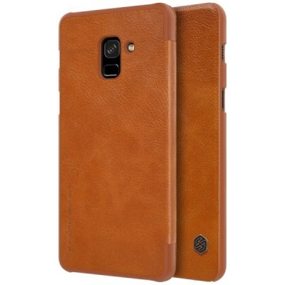 Prabangus „Nillkin“ Qin serijos rudas odinis atverčiamas Samsung Galaxy A8+ 2018 (A730F) dėklas / Priedai.lt