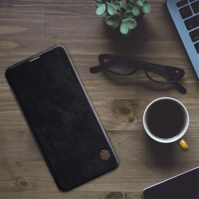 Prabangus „Nillkin“ Qin serijos juodas odinis atverčiamas Xiaomi Pocophone F1 dėklas / Priedai.lt