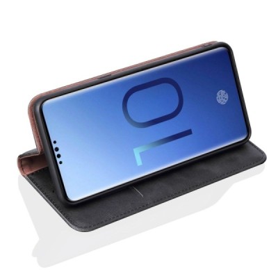 „Deluxe“ atverčiamas juodas odinis Samsung Galaxy S10+ (G975) dėklas - knygutė / Priedai.lt
