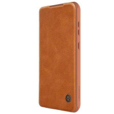 Prabangus „Nillkin“ Qin Pro serijos rudas odinis atverčiamas Samsung Galaxy S23 FE (Fan Edition) dėklas | Priedai.lt