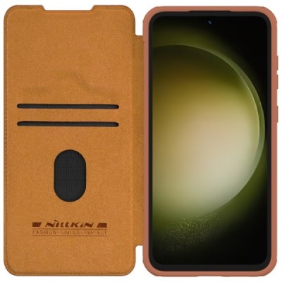 Prabangus „Nillkin“ Qin Pro serijos rudas odinis atverčiamas Samsung Galaxy S23 FE (Fan Edition) dėklas | Priedai.lt